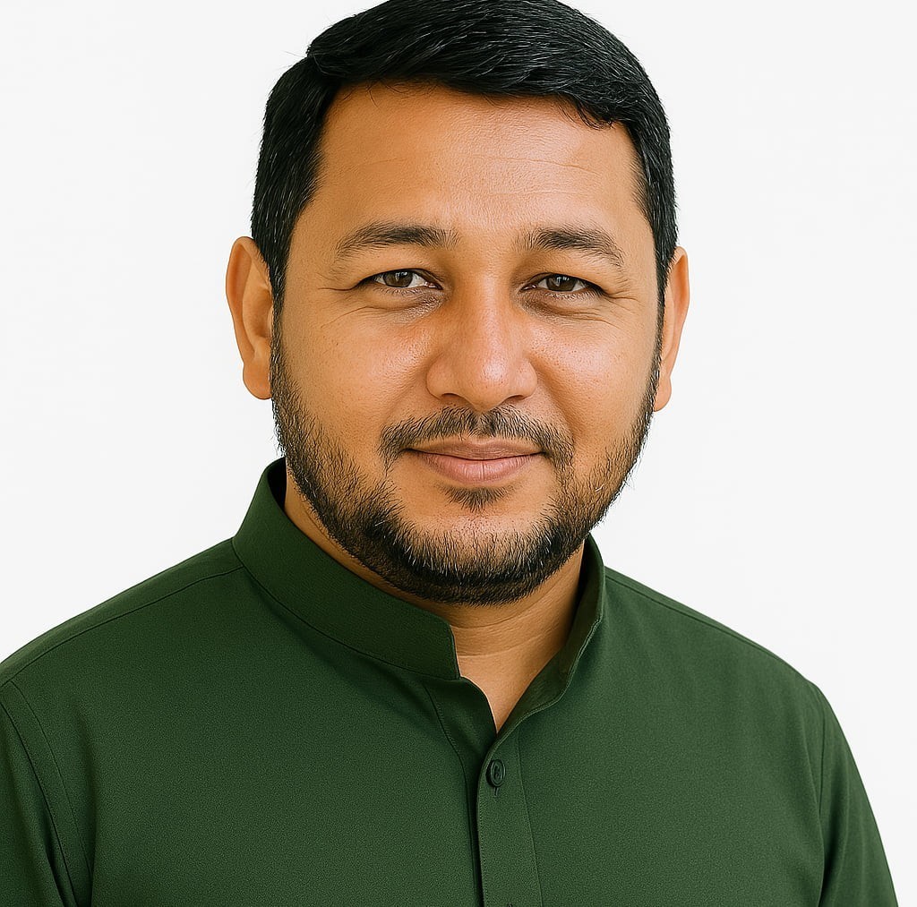 Portrait of Muhammad Ahmad, CEO of Shajar Dost, smiling in a natural outdoor setting